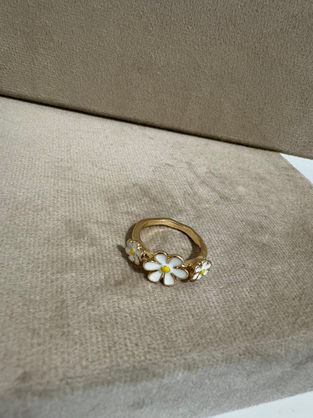 DAISY Ring