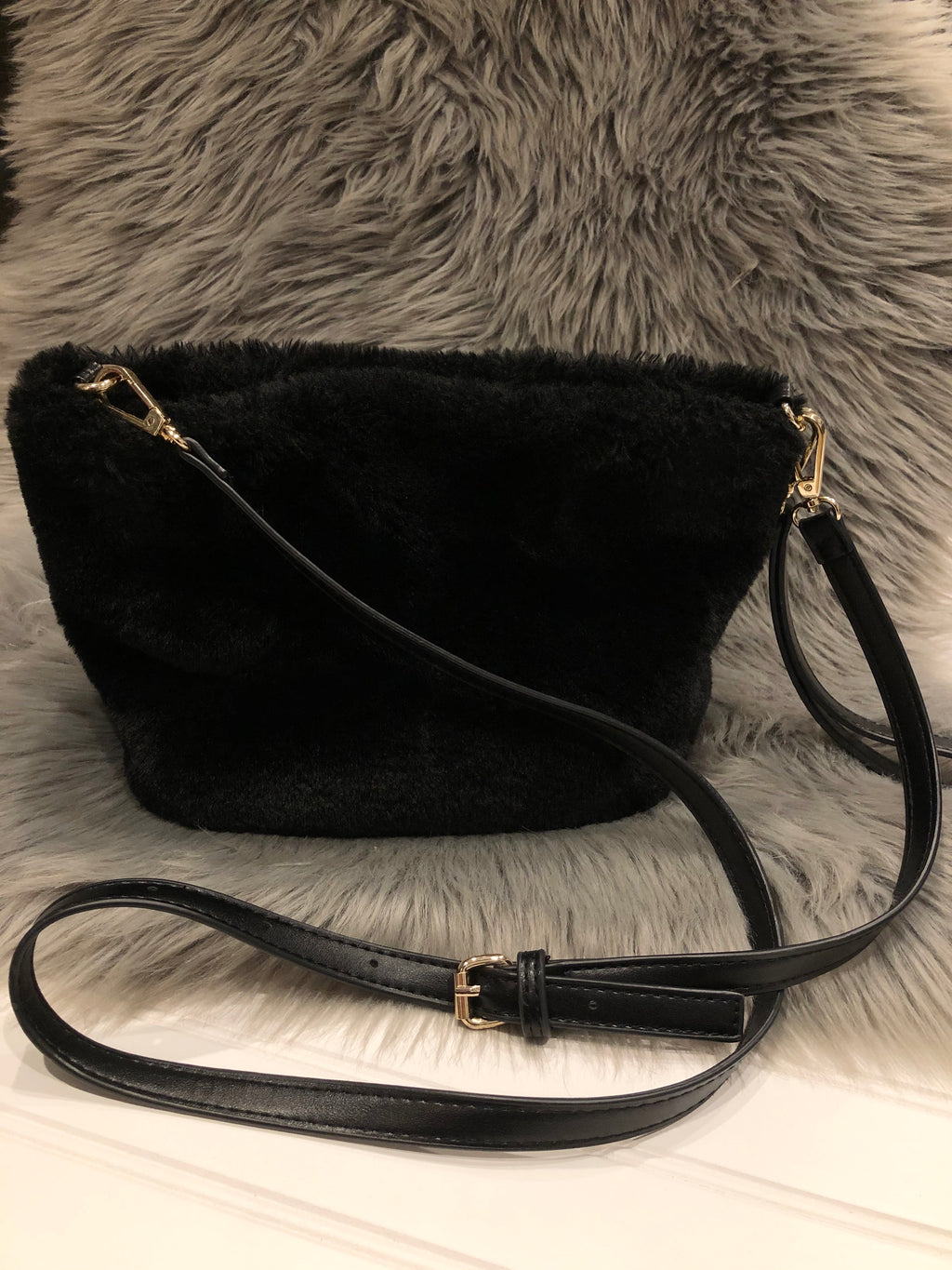 NICOLE Crossbody