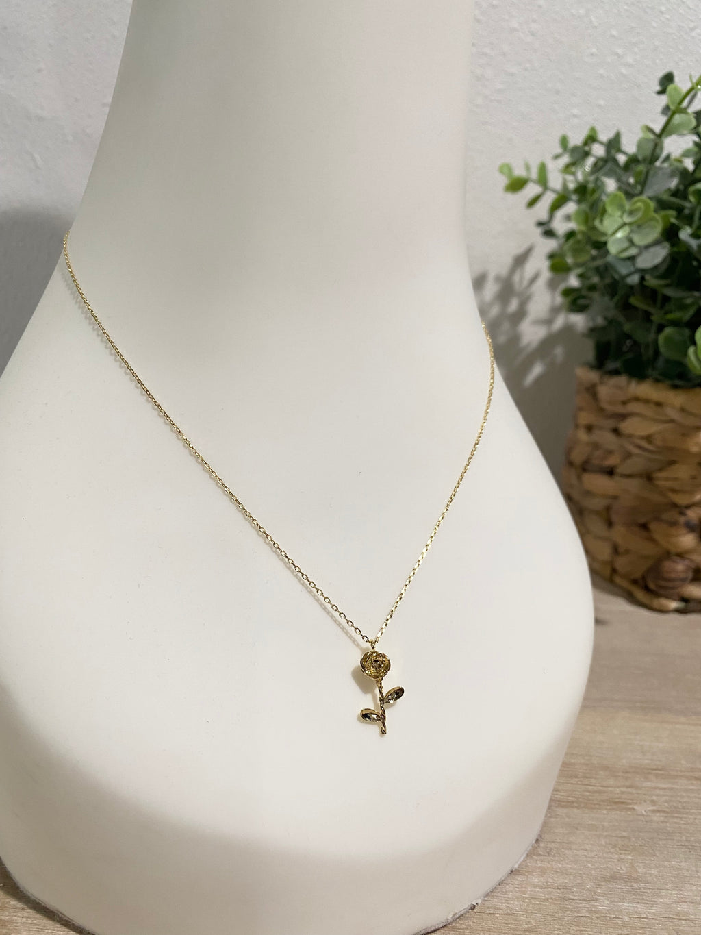 Como La Flor Necklace