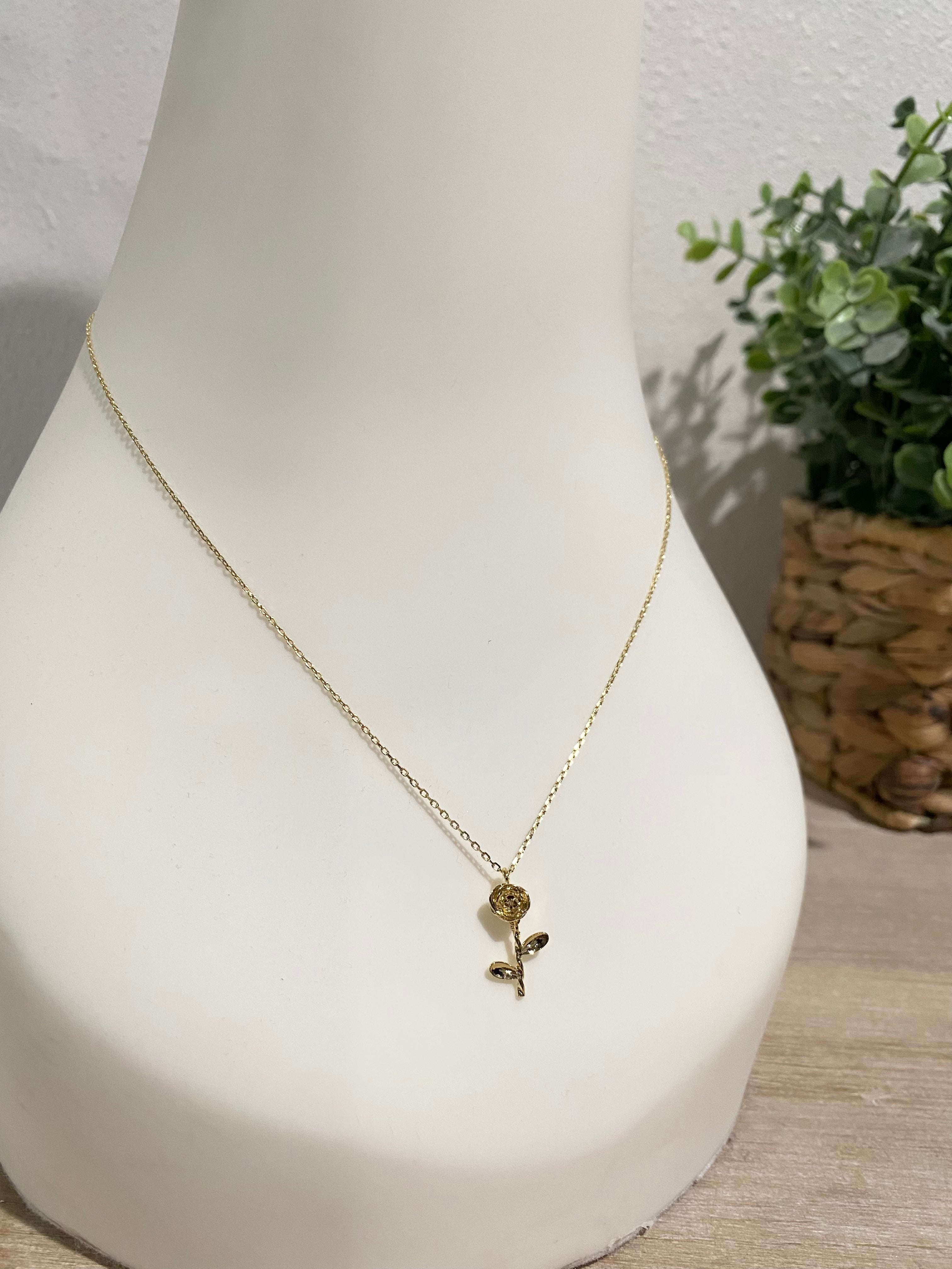 Como La Flor Necklace