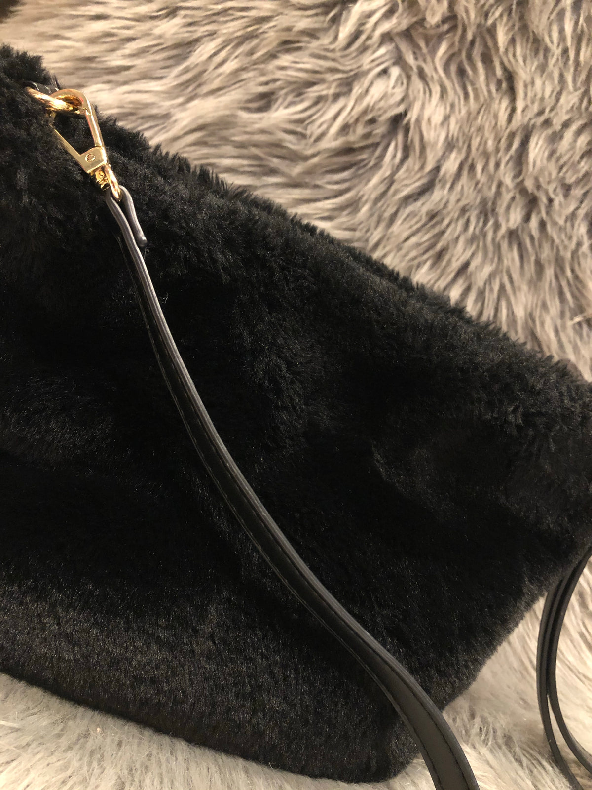 NICOLE Crossbody